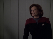 extant_StarTrek_VOY_6x07-DragonsTeeth_02573.jpg