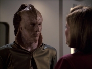 extant_StarTrek_VOY_6x07-DragonsTeeth_02583.jpg