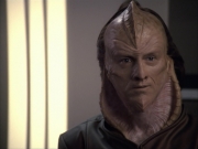 extant_StarTrek_VOY_6x07-DragonsTeeth_02609.jpg