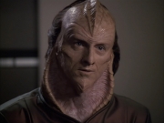 extant_StarTrek_VOY_6x07-DragonsTeeth_02614.jpg