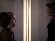 extant_StarTrek_VOY_6x07-DragonsTeeth_02625.jpg