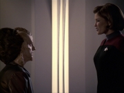 extant_StarTrek_VOY_6x07-DragonsTeeth_02626.jpg