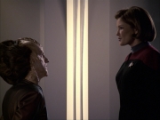extant_StarTrek_VOY_6x07-DragonsTeeth_02642.jpg