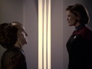 extant_StarTrek_VOY_6x07-DragonsTeeth_02643.jpg