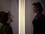extant_StarTrek_VOY_6x07-DragonsTeeth_02649.jpg
