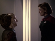 extant_StarTrek_VOY_6x07-DragonsTeeth_02652.jpg