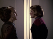 extant_StarTrek_VOY_6x07-DragonsTeeth_02654.jpg