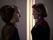 extant_StarTrek_VOY_6x07-DragonsTeeth_02656.jpg