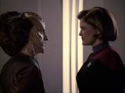 extant_StarTrek_VOY_6x07-DragonsTeeth_02657.jpg