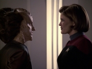 extant_StarTrek_VOY_6x07-DragonsTeeth_02658.jpg