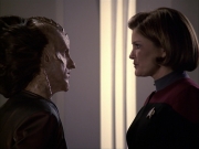 extant_StarTrek_VOY_6x07-DragonsTeeth_02659.jpg
