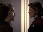 extant_StarTrek_VOY_6x07-DragonsTeeth_02661.jpg