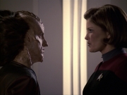 extant_StarTrek_VOY_6x07-DragonsTeeth_02662.jpg