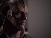 extant_StarTrek_VOY_6x07-DragonsTeeth_02666.jpg
