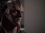 extant_StarTrek_VOY_6x07-DragonsTeeth_02680.jpg