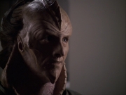 extant_StarTrek_VOY_6x07-DragonsTeeth_02689.jpg