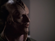 extant_StarTrek_VOY_6x07-DragonsTeeth_02692.jpg