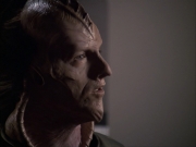 extant_StarTrek_VOY_6x07-DragonsTeeth_02694.jpg
