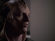 extant_StarTrek_VOY_6x07-DragonsTeeth_02697.jpg