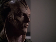 extant_StarTrek_VOY_6x07-DragonsTeeth_02698.jpg