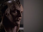 extant_StarTrek_VOY_6x07-DragonsTeeth_02700.jpg