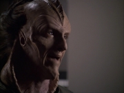 extant_StarTrek_VOY_6x07-DragonsTeeth_02703.jpg