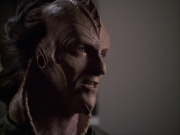 extant_StarTrek_VOY_6x07-DragonsTeeth_02704.jpg