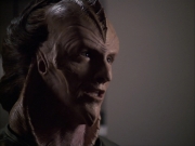extant_StarTrek_VOY_6x07-DragonsTeeth_02705.jpg
