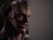 extant_StarTrek_VOY_6x07-DragonsTeeth_02706.jpg