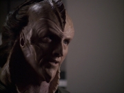 extant_StarTrek_VOY_6x07-DragonsTeeth_02708.jpg