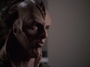extant_StarTrek_VOY_6x07-DragonsTeeth_02709.jpg