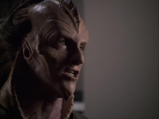 extant_StarTrek_VOY_6x07-DragonsTeeth_02710.jpg