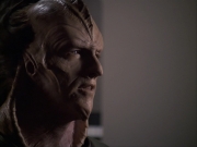 extant_StarTrek_VOY_6x07-DragonsTeeth_02713.jpg