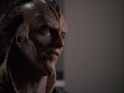 extant_StarTrek_VOY_6x07-DragonsTeeth_02716.jpg