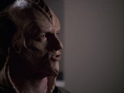 extant_StarTrek_VOY_6x07-DragonsTeeth_02734.jpg