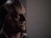 extant_StarTrek_VOY_6x07-DragonsTeeth_02735.jpg