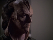 extant_StarTrek_VOY_6x07-DragonsTeeth_02755.jpg