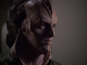 extant_StarTrek_VOY_6x07-DragonsTeeth_02756.jpg