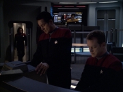 extant_StarTrek_VOY_6x07-DragonsTeeth_02765.jpg