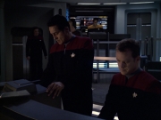 extant_StarTrek_VOY_6x07-DragonsTeeth_02767.jpg
