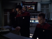extant_StarTrek_VOY_6x07-DragonsTeeth_02768.jpg