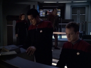 extant_StarTrek_VOY_6x07-DragonsTeeth_02769.jpg