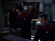extant_StarTrek_VOY_6x07-DragonsTeeth_02770.jpg