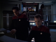 extant_StarTrek_VOY_6x07-DragonsTeeth_02773.jpg