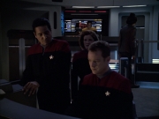 extant_StarTrek_VOY_6x07-DragonsTeeth_02774.jpg
