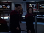 extant_StarTrek_VOY_6x07-DragonsTeeth_02777.jpg