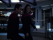 extant_StarTrek_VOY_6x07-DragonsTeeth_02780.jpg