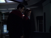 extant_StarTrek_VOY_6x07-DragonsTeeth_02783.jpg