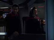 extant_StarTrek_VOY_6x07-DragonsTeeth_02785.jpg
