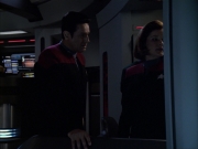 extant_StarTrek_VOY_6x07-DragonsTeeth_02793.jpg